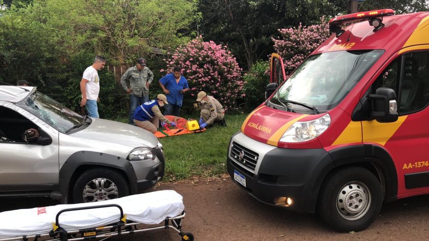 Colisão seguida de capotamento deixa homem ferido na rua Marechal Floriano
