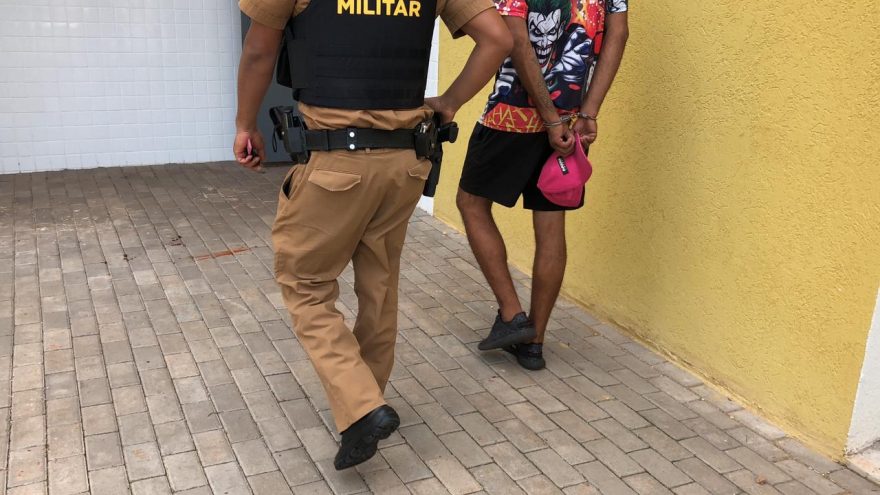 Acusado de furtar objetos de veículo é preso pela PM