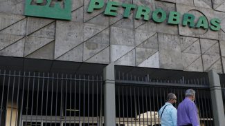 Petrobras reduz preço da gasolina e aumenta o do diesel