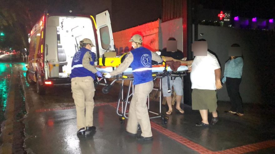Homem fratura o braço ao cair de escada no Centro