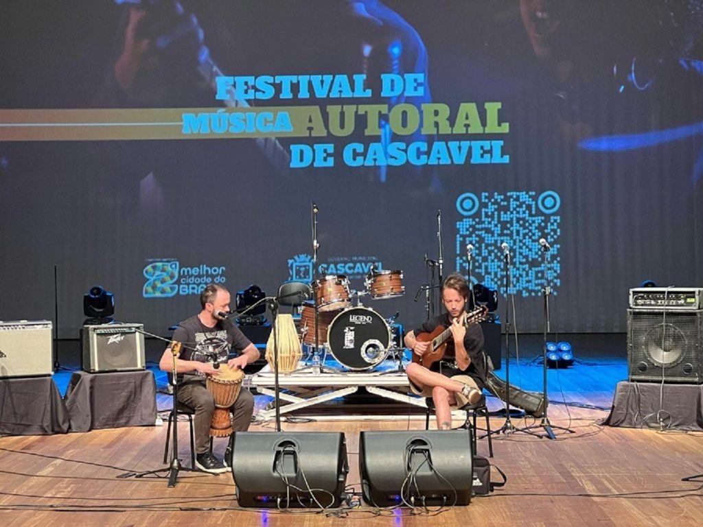 Segunda noite do 1º Femac agita o Teatro Municipal com as 10 melhores apresentações