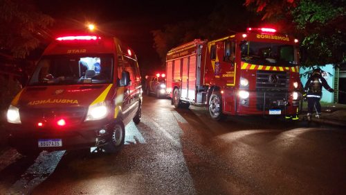Mulher fica desacordada após incêndio que deixou três feridos em residência no Universitário Imagem referente a Mulher fica desacordada após incêndio que deixou três feridos em residência no Universitário