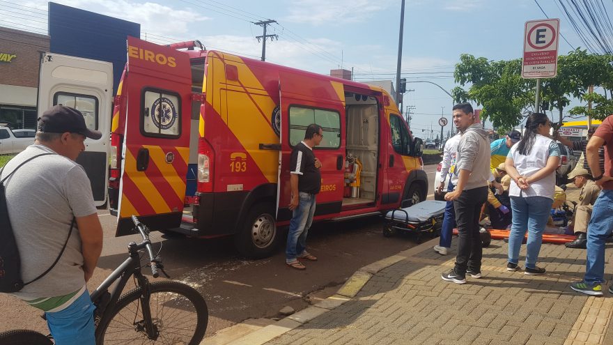 Motociclista fica ferido após colisão na Avenida Carlos Gomes