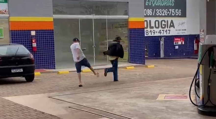 Etilizado acorda agressivo com o Samu e leva ‘corridão’ de popular