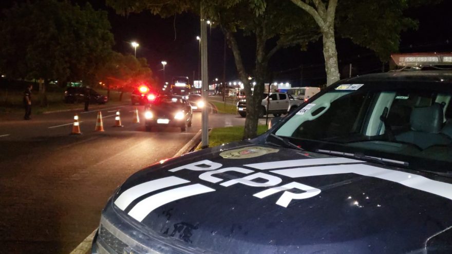 Polícia Civil realiza operação com cães na entrada de Cascavel