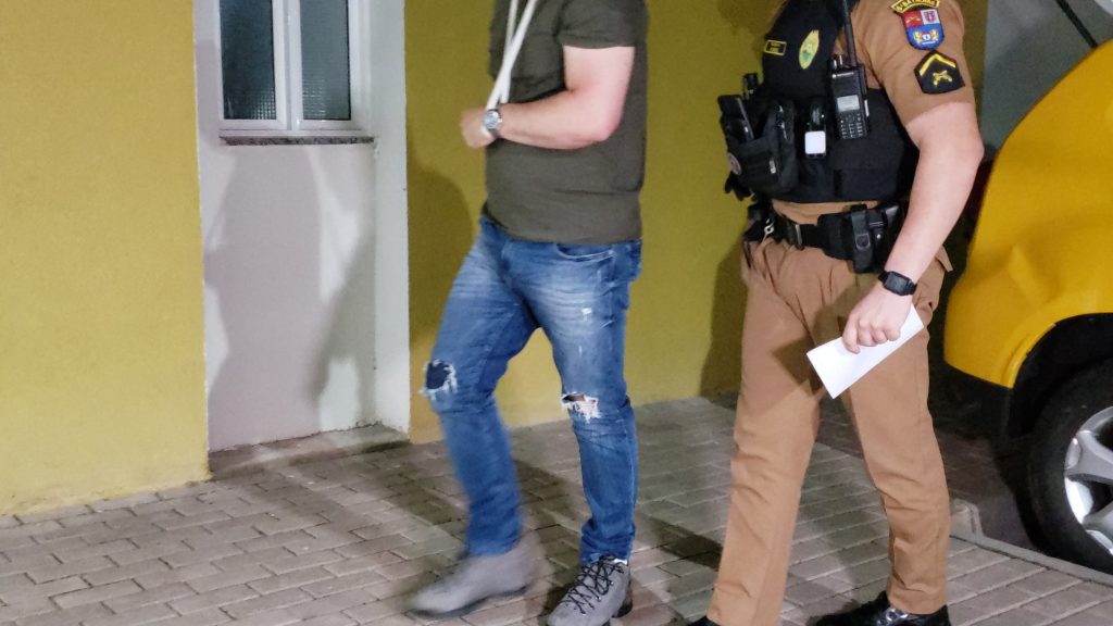 Homem é detido acusado de ameaçar a companheira de morte no Pioneiros Catarinenses
