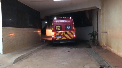Homem leva facada nas costas durante briga na Rua Xavantes Imagem referente a Homem leva facada nas costas durante briga na Rua Xavantes