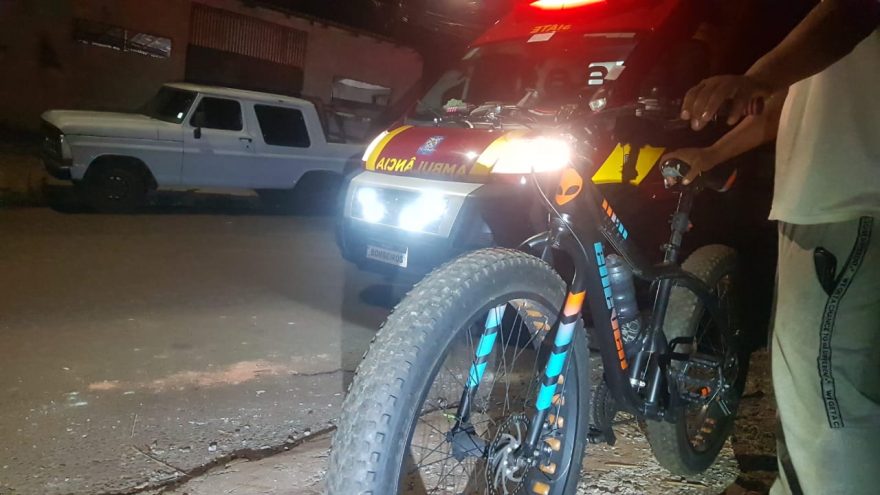 Ciclista fica ferida ao sofrer queda no Interlagos