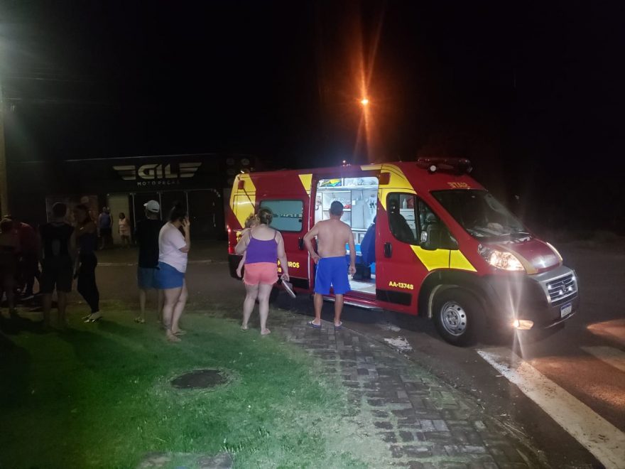 Motociclista fica ferido em acidente na Rua da Amizade
