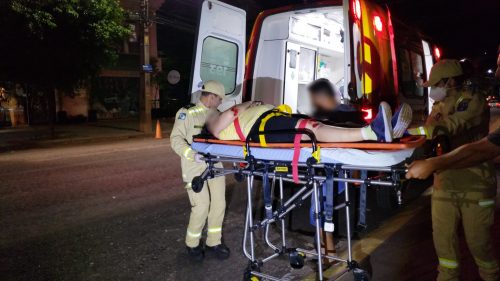 Mulher fica ferida em queda de moto na Rua Minas Gerais Imagem referente a Mulher fica ferida em queda de moto na Rua Minas Gerais