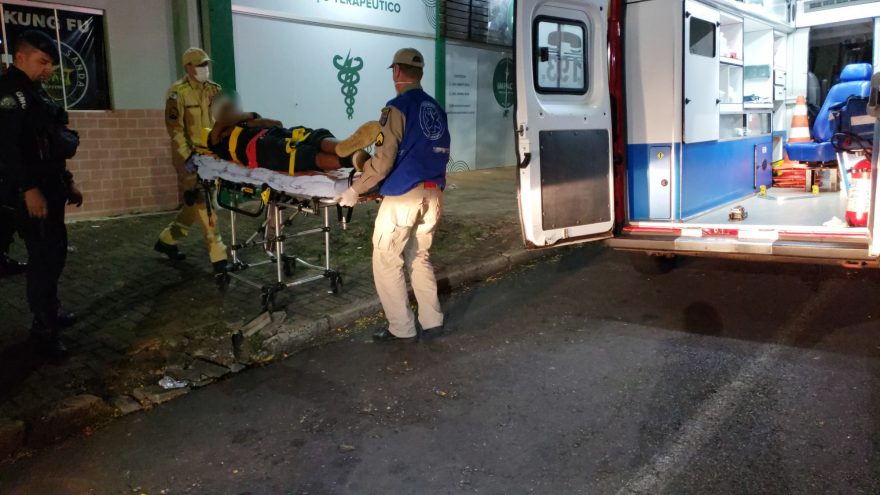 Argentino é agredido na Avenida Brasil esquina com Rua Osvaldo Cruz
