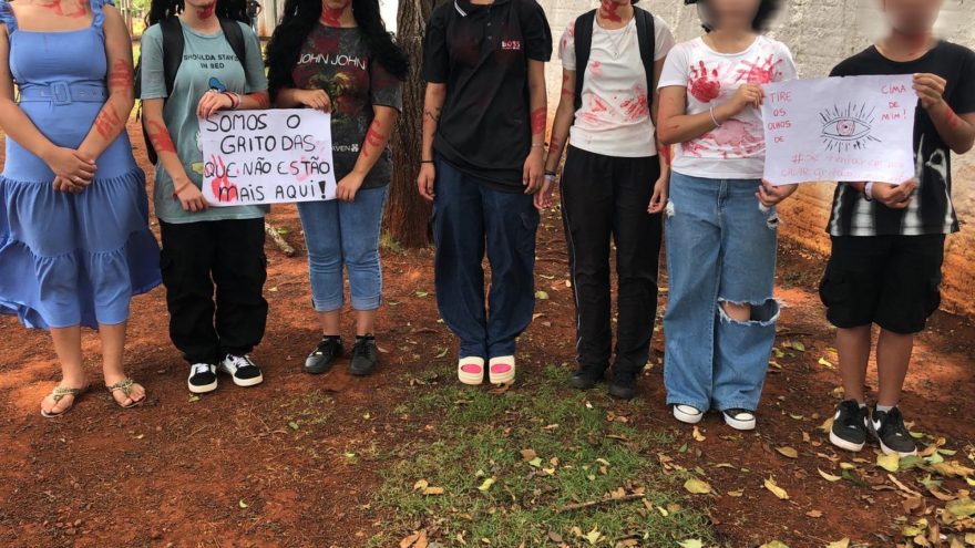 Pais e alunos do Colégio Olivo Fracaro fazem denúncia contra suposto abuso praticado por professor