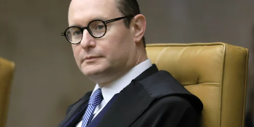 Zanin suspende concurso da PM do RJ por restrição para mulheres Imagem referente a Zanin suspende concurso da PM do RJ por restrição para mulheres