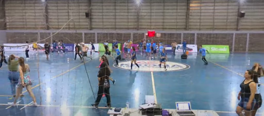 Torcida do Londrina invade a quadra e jogo com o Stein termina em confusão