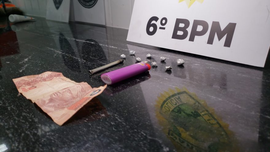 Jovens de 17 e 18 anos são detidos com porções de crack prontas para venda na Praça da Bíblia