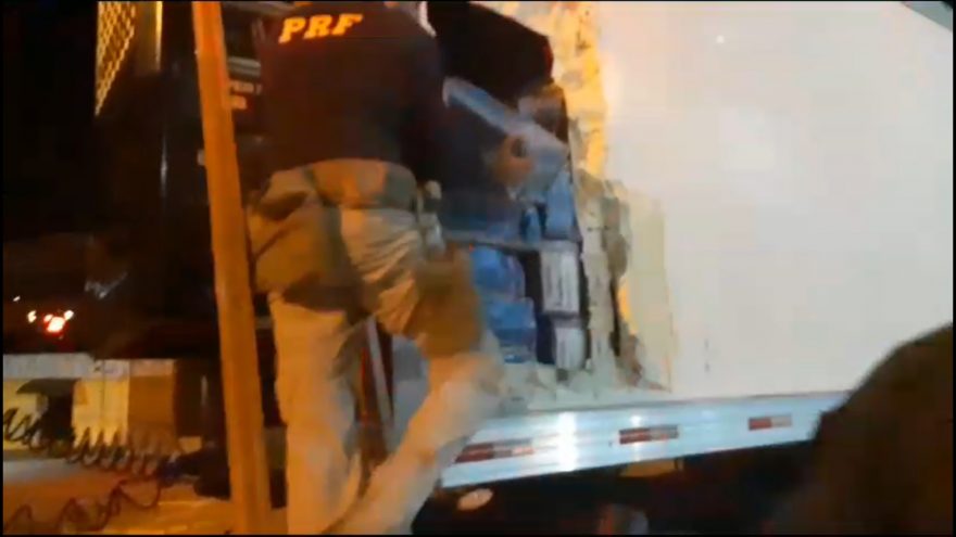 PRF apreende 1.465 kg de maconha que foram carregados em Cascavel e estavam sendo levados a São Paulo
