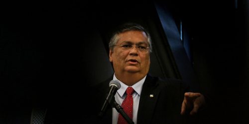 Dino aponta falta de segurança para faltar à audiência na Câmara