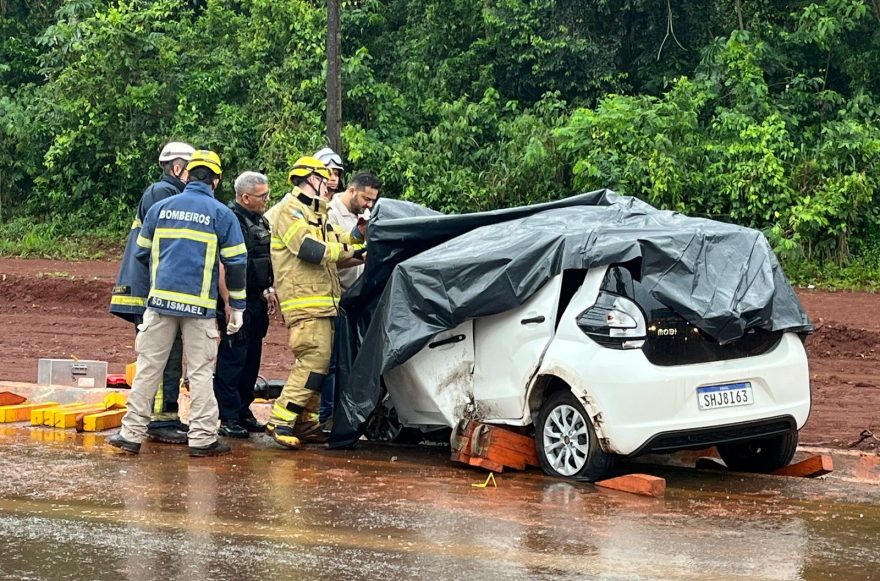 Homem esfaqueia companheira, aluga carro para fugir e morre em acidente na BR-469