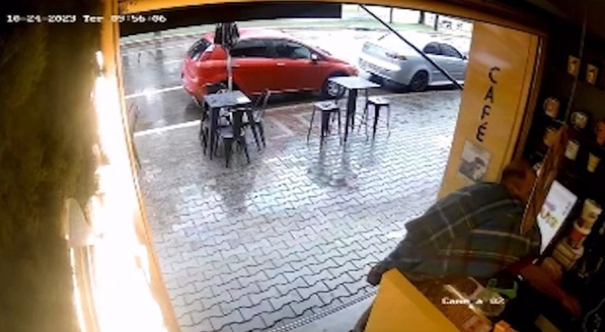 Ladrão furta celular em cafeteria no Centro