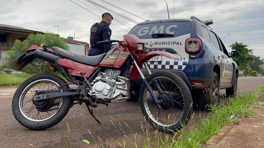 Guarda Municipal recupera motocicleta com indicativo de furto