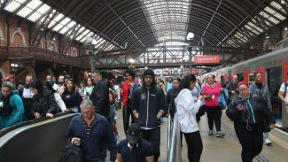 Metrô de São Paulo demite 5 funcionários por paralisação no feriado