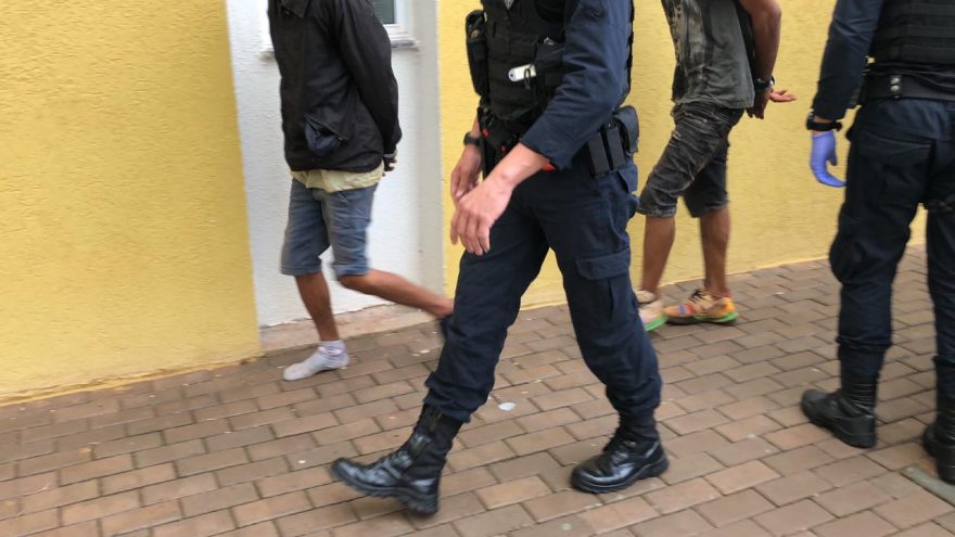 Venezuelanos ‘tocam o terror’ no Centro atirando pedras em pessoas e comércios