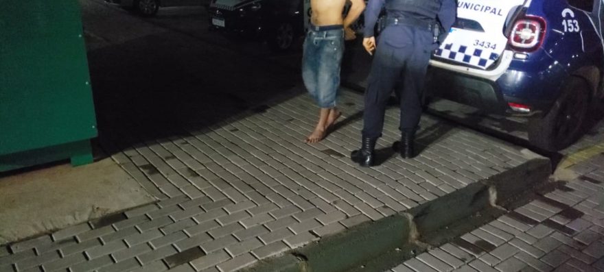 Homem é preso após tentar agredir família no Morumbi