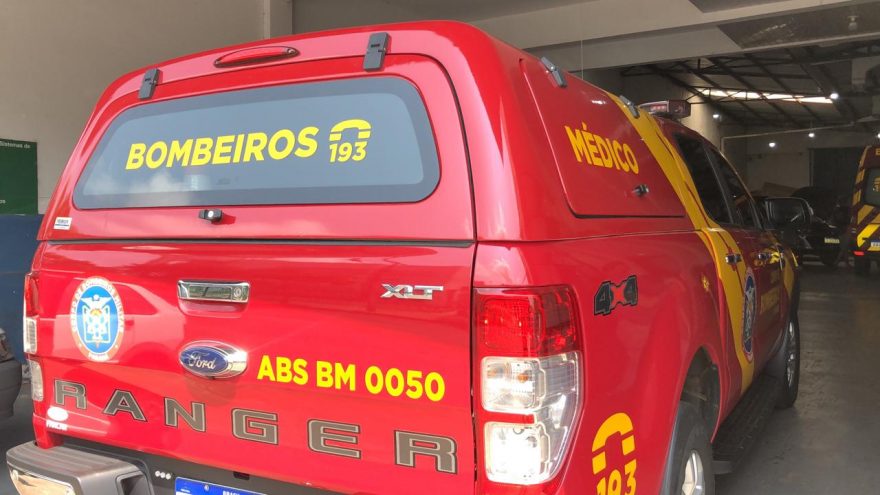Telhado quebra e homem fica em estado gravíssimo ao sofrer queda de cinco metros de altura