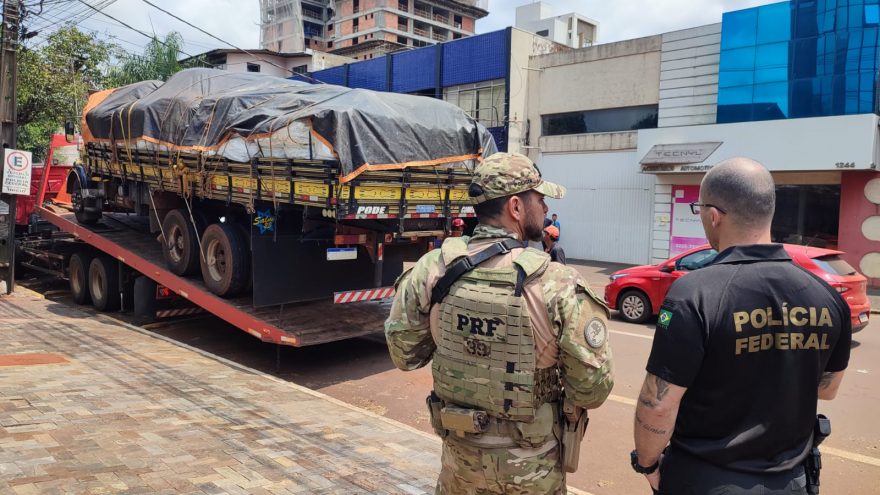 PRF apreende caminhão carregado com maconha na rodovia BR-163