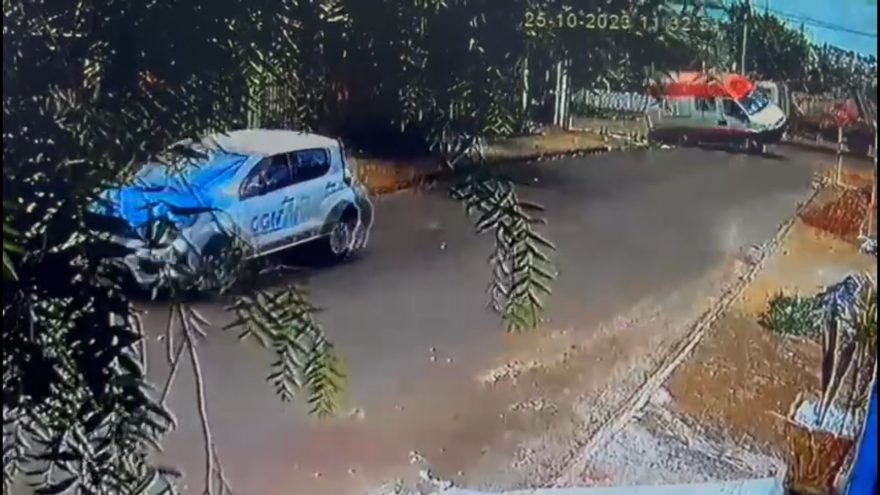 Vídeo mostra momento em que ambulância do Samu capota em acidente no Interlagos