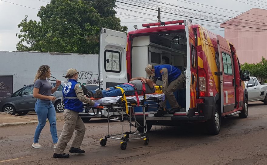 Motociclista fica ferido ao se envolver em acidente de trânsito na rua Presidente JK