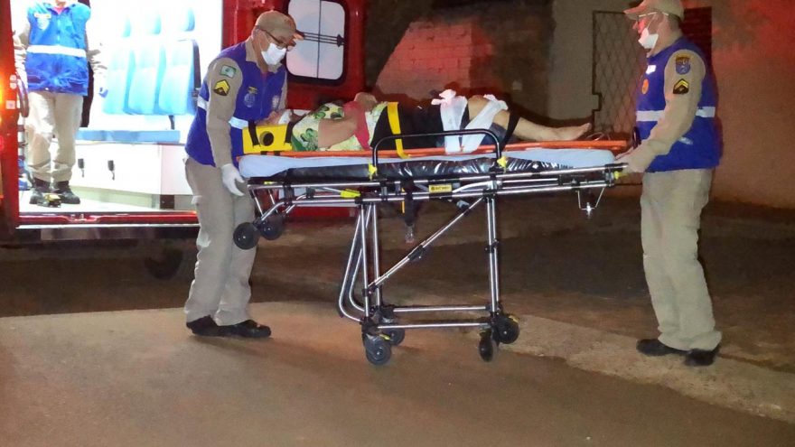 Idosa sofre suspeita de fratura no fêmur após cair enquanto guardava roupas no Periolo