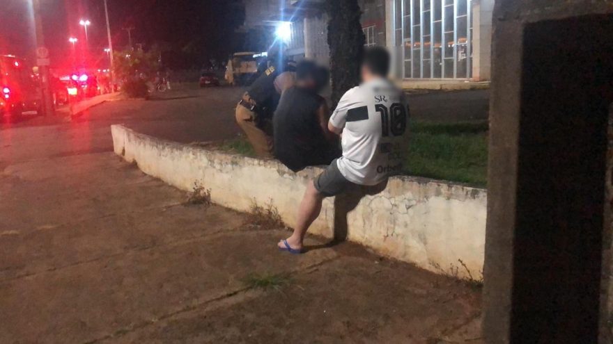 Homem é salvo por populares após atentar contra a própria vida