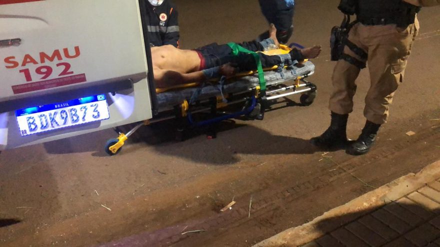 Em surto, homem causa prejuízos e tenta se jogar de telhado de empresa