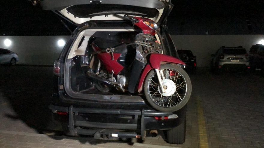 Biz com registro de furto é recuperada em lote baldio no Centro