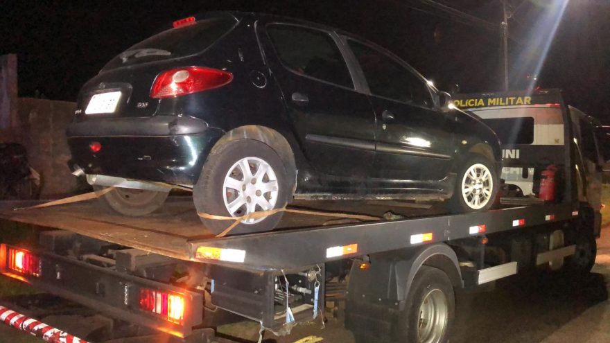 Peugeot com alerta de furto é recuperado pela polícia no Bairro Neva