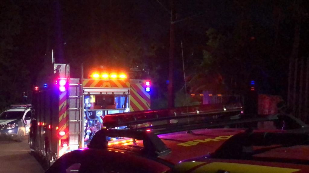 Incêndio atinge garagem de residência no bairro Nova Cidade