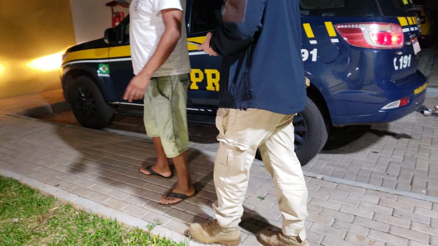Condutor é detido pela PRF após denúncias de embriaguez na rodovia BR-277