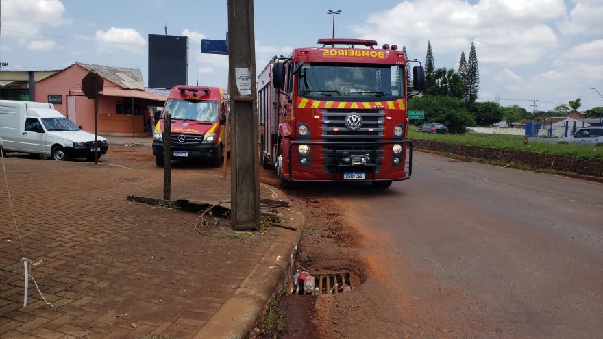 Esquizofrênico, homem é socorrido pelo Siate e Samu no viaduto da Avenida Carlos Gomes
