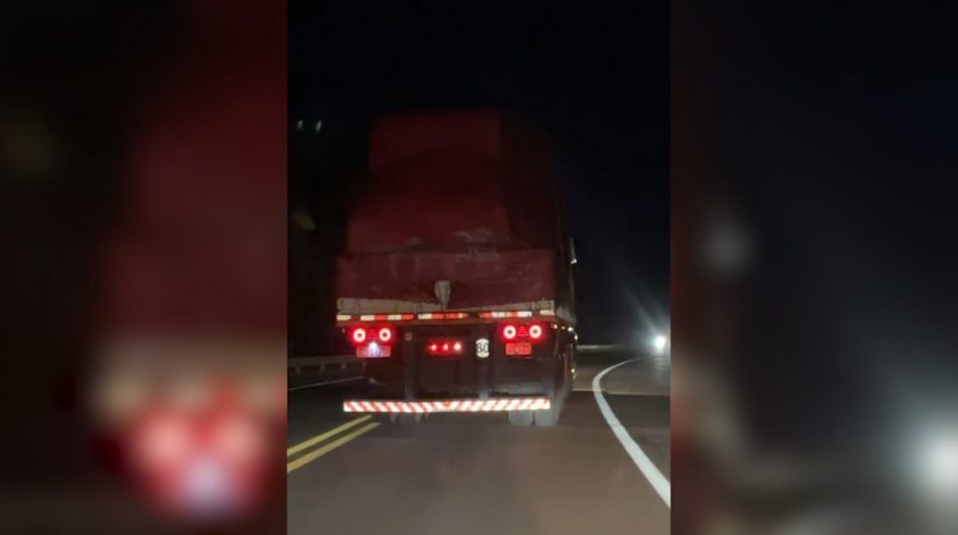 Imagens mostram caminhoneiro dirigindo de forma irresponsável na BR-369