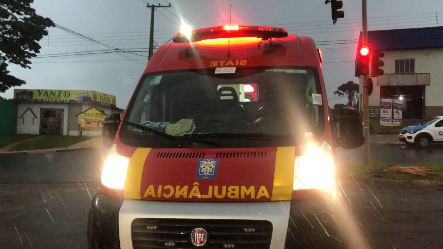 Ciclista tem lesão no pé após acidente na Avenida Rocha Pombo