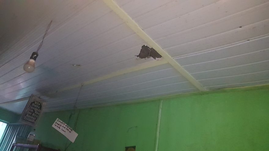 Raio atinge antena e provoca princípio de incêndio em mercearia no Floresta
