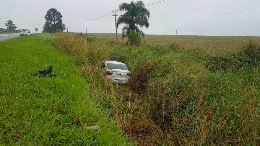 Condutor perde o controle e sai da pista na BR-369