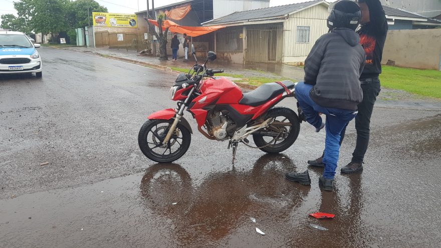 Motociclista fica ferido em acidente de trânsito no Cascavel Velho