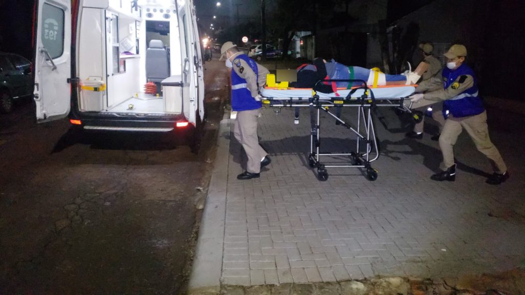 Jovem sofre suspeita de fratura em perna em acidente no Nova Cidade