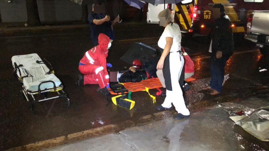Motociclista fica ferido em acidente de trânsito na Rua Treze de Maio