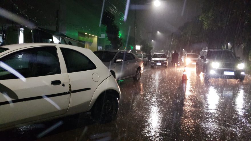 Sob chuva torrencial, Operação Lei Seca termina com detidos por embriaguez e veículos apreendidos