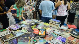 Hoje é Dia: semana de Finados tem Dia Nacional do Livro e da Poesia