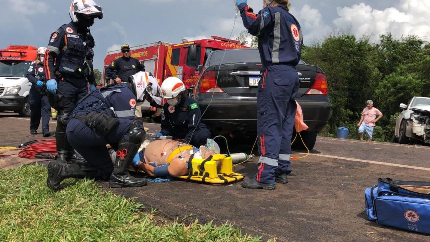 Grave colisão frontal deixa oito vítimas na BR-277, em Céu Azul