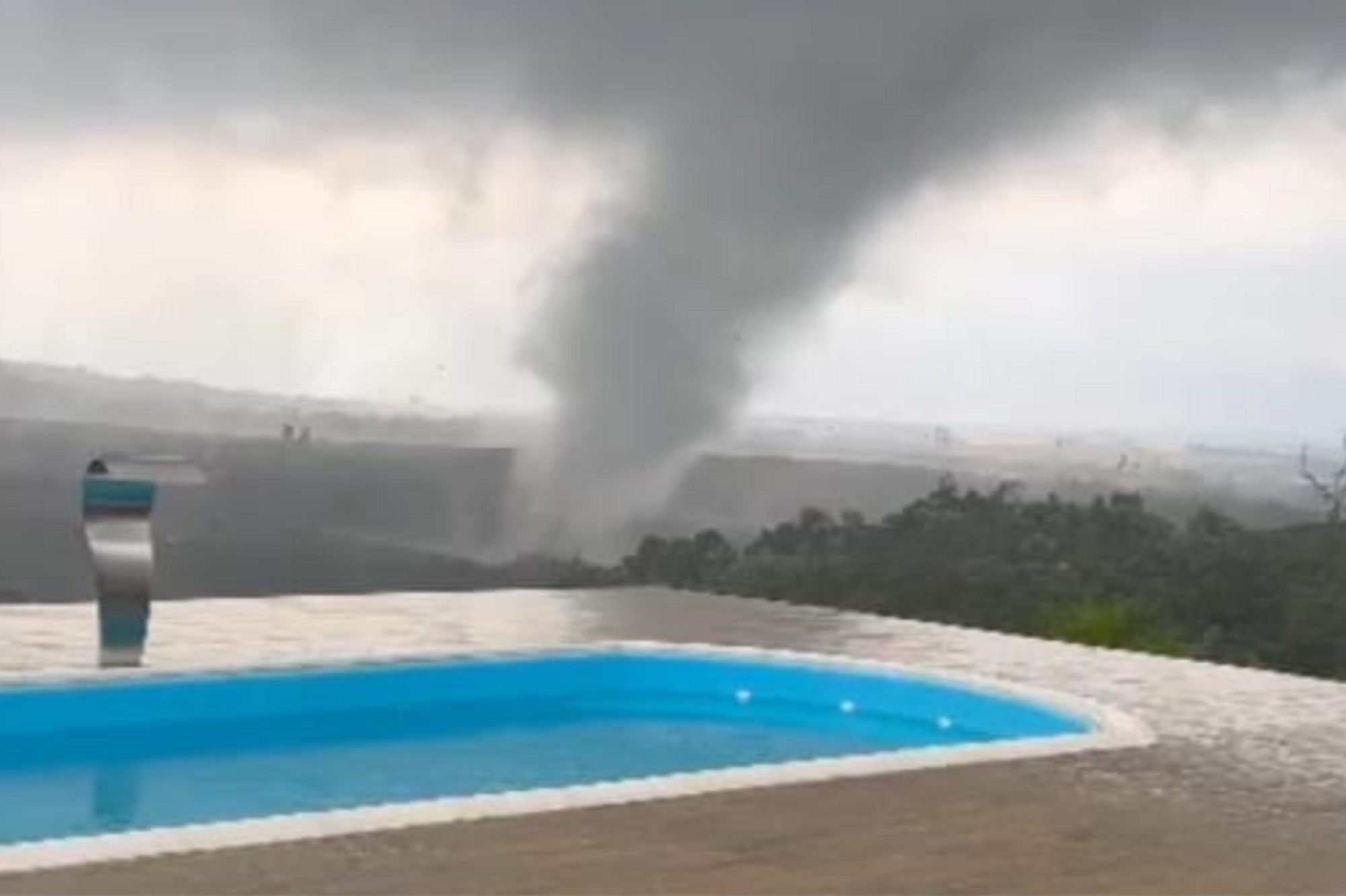 Tornado deixa estragos em São José da Boa Vista e Wenceslau Braz no Norte do Estado; veja vídeo